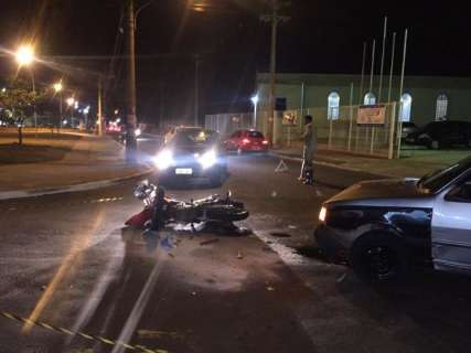 Motociclista fica ferido ao ser atingido por carro na Marquês de Lavradio