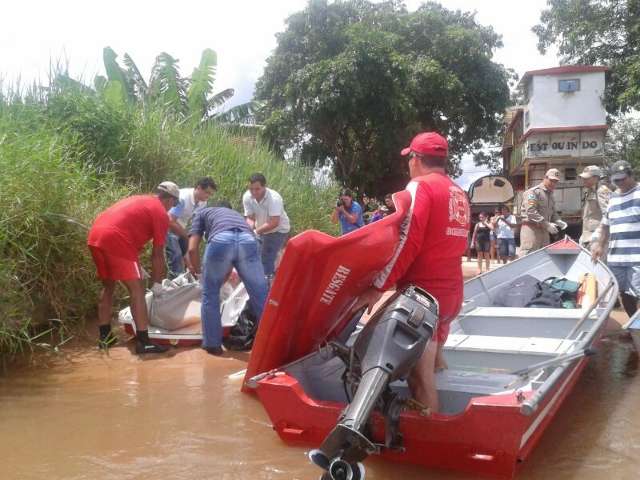 Pai encontra corpo de adolescente desaparecido desde s&aacute;bado em rio 