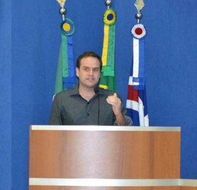 Iniciante na pol&iacute;tica, empres&aacute;rio re&uacute;ne 9 partidos para disputar prefeitura