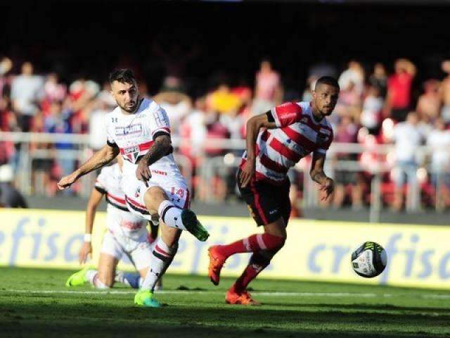 Em partida tranquila, S&atilde;o Paulo vence o Linense por 2 a 0 no Morumbi