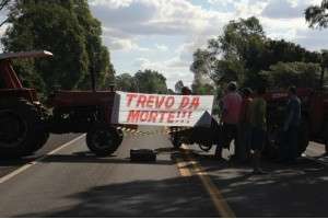 Manifestantes fecham MS-376 para pedirem mais seguran&ccedil;a em trevo 