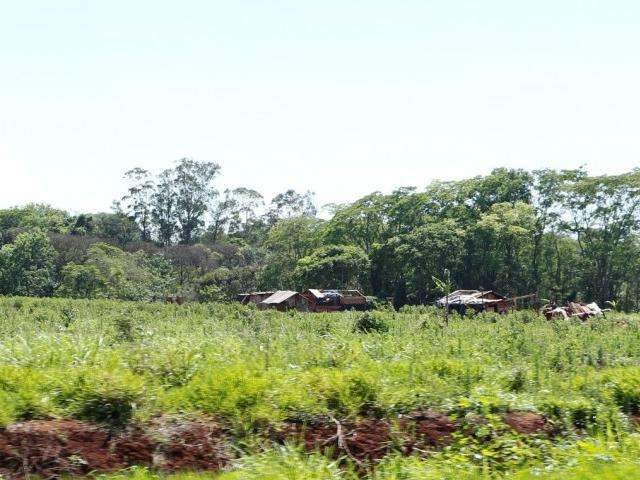 Com s&iacute;tio invadido por &iacute;ndios, fam&iacute;lia est&aacute; h&aacute; nove meses fora de casa