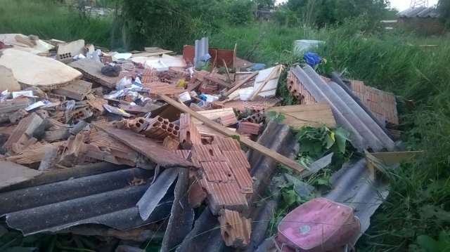 Prefeitura alega que demoliu casa de manicure porque estava abandonada