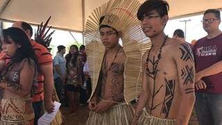 Indígenas fizeram apresentações para a comitiva em Nioaque (Foto: Luzio Ribeiro)