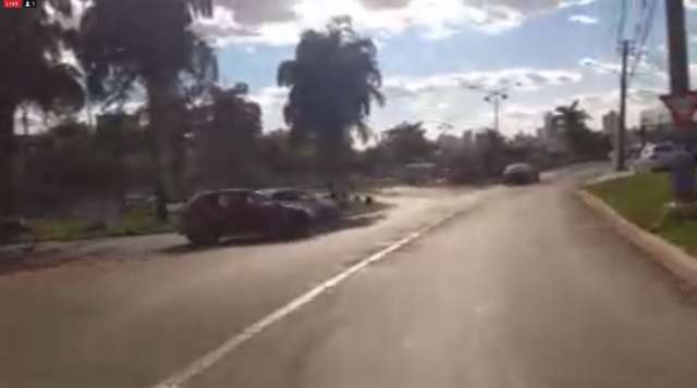 AO VIVO: Tr&ecirc;s horas ap&oacute;s acidente, tr&acirc;nsito continua interditado em avenida