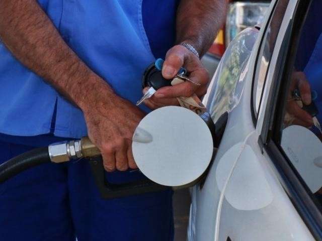 Pre&ccedil;o m&eacute;dio da gasolina &eacute; de R$ 4,04 nos postos da Capital 