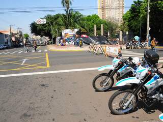 Para o desfile cívico, a Agetran bloqueou a 14 de Julho, da Mato Grosso até a rua 26 de agosto. (Foto: Rodrigo Pazinato)