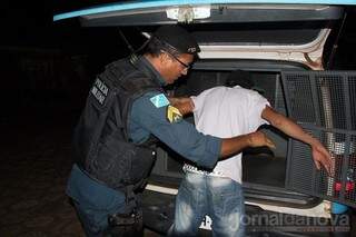 Polícia fez algumas abordagens, mas não encontrou o assaltante. (Foto: Jornal da Nova)