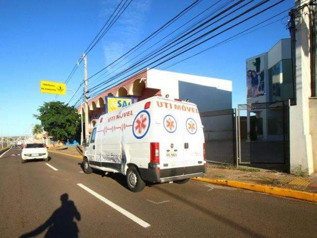 UTI m&oacute;vel levando paciente se envolve em acidente com carro na  Zahran 