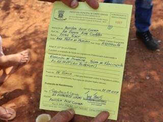 Moradores receberam notificação para deixarem casas em cinco dias (Foto: Henrique Kawaminami)