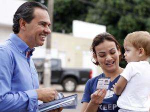 Na corrida pelo voto, candidatos cumprem jornada di&aacute;ria de at&eacute; 14 horas