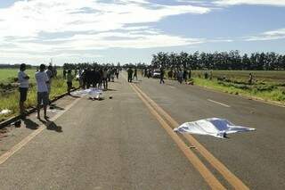 Imagem dos corpos na rodovia em março.