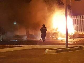 &ldquo;Tentamos salvar, mas pegou fogo muito r&aacute;pido&rdquo;, afirma testemunha de acidente