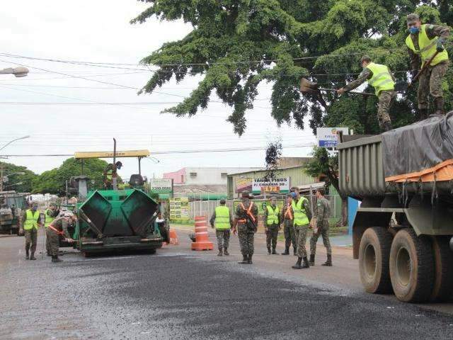 Em 50 dias, Ex&eacute;rcito fez 3% de obra para recapear corredor de &ocirc;nibus