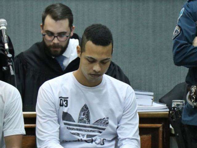 R&eacute;u &eacute; condenado a 17 anos de pris&atilde;o por decapita&ccedil;&atilde;o no &quot;tribunal do crime&quot; 