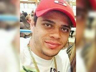Roberson Batista da Silva, conhecido como Robinho, foi detido nesta segunda (Foto: Aquivo Pessoal/ Facebook)