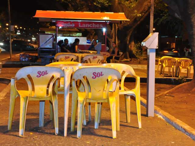  Prefeitura se re&uacute;ne amanh&atilde; com associa&ccedil;&atilde;o para decidir destino de dogueiros