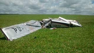 Conforme o inquérito policial, a queda do avião pode ter sido provocada pelo mau tempo (Foto: Divulgação PM)