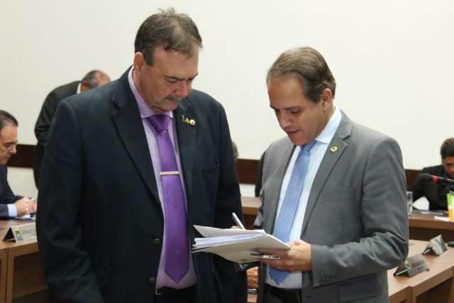 Deputados criticam e assinam mo&ccedil;&atilde;o contra senador Renan Calheiros