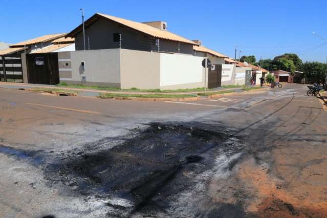  Depois de festa, motorista &eacute; acusado de roubo e tem o carro incendiado