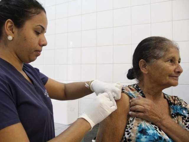 Depois de corrida por vacina da gripe, 3,5 mil doses sobram nos postos