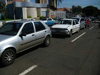 Engavetamento na faixa do meio da Antônio Maria Coelho envolveu quatro carros. (Foto: Jorge Almoas)