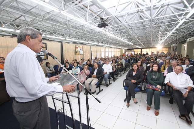Andr&eacute; define 5% de reajuste neste ano e prop&otilde;e &iacute;ndices at&eacute; para 2015