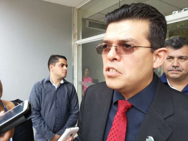 Prefeito participa de reuni&atilde;o sobre transporte e de evento esportivo