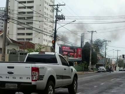 Transformador pega fogo no centro e mobiliza Corpo de Bombeiros