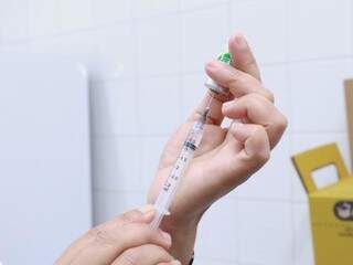 Vacina contra a gripe está disponível em 28% das unidades de saúde da Capital (Foto: Henrique Kawaminami)