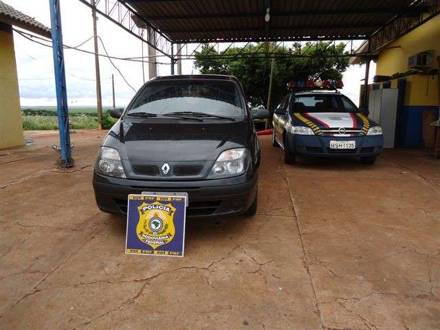 Homem &eacute; flagrado com 300 quilos de maconha na BR-463 