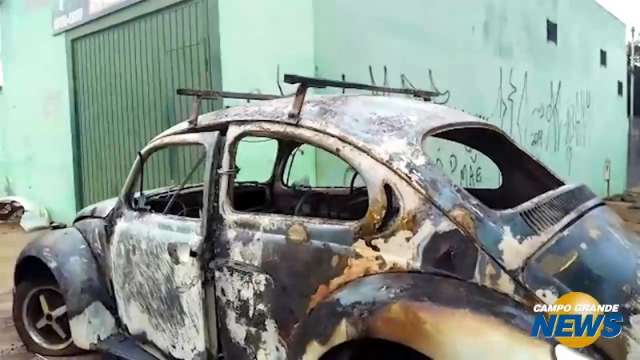 Inc&ecirc;ndio em Fusca pode ter sido criminoso, diz propriet&aacute;rio