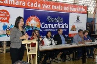 Vereadora Luiza Ribeiro participou da sessão comunitária no distrito de Anhanduí (Foto: Divulgação)