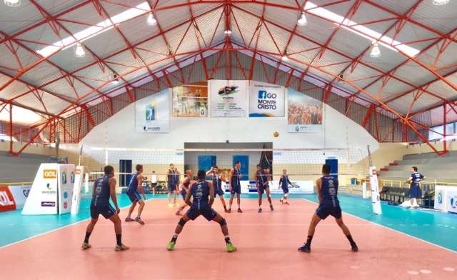 Em Goi&acirc;nia, R&aacute;dio Clube/AVP treina no local do jogo com o Monte Cristo