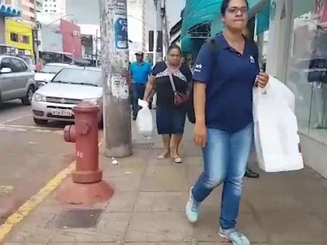 Ressaca do Natal tem com&eacute;rcio movimentado para troca de presentes
