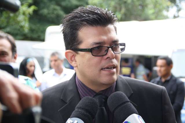 Olarte participa de reuni&atilde;o com evang&eacute;licos e de entrega de m&aacute;quinas do PAC 2