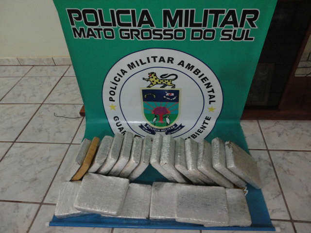  Adolescente &eacute; apreendido com 16 quilos de maconha em Mundo Novo