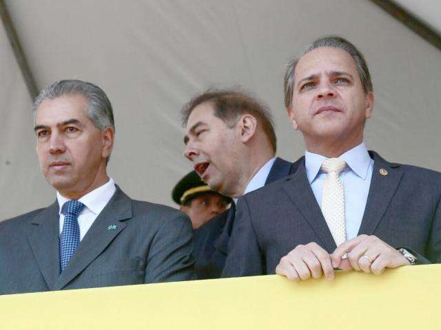 Desfile na Capital tem vaia a deputado e palanque recheado de autoridades