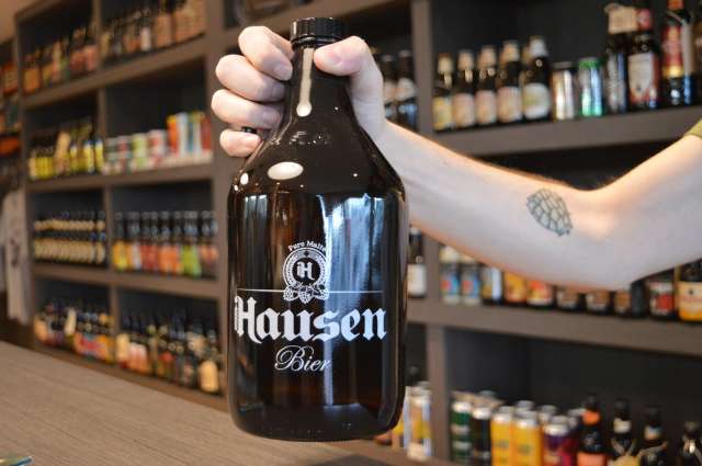 De vidro ou cer&acirc;mica, growler virou moda para quem curte uma cerveja a granel