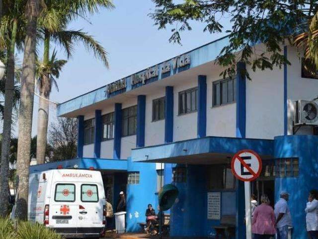 Idoso morre no hospital 3 dias ap&oacute;s ser encontrado desmaiado em frente de casa