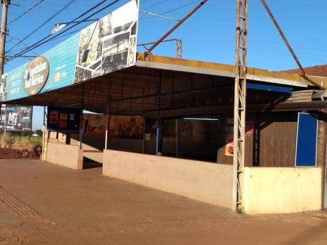 Bandidos destroem parede, invadem restaurante e levam dinheiro do caixa 