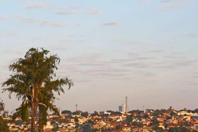 C&eacute;u amanhece nublado e dia ser&aacute; quente em Campo Grande