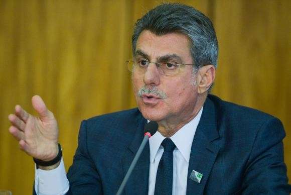 L&iacute;der do governo diz que vota&ccedil;&atilde;o da reforma trabalhista pode ficar para dia 11