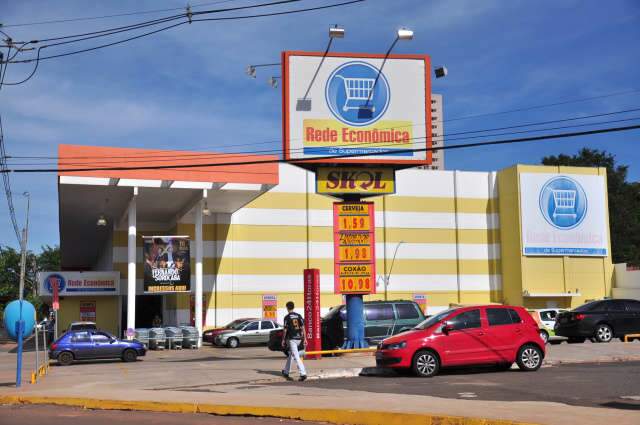  Pol&iacute;cia prendeu 2 por roubo a supermercado e investiga autor de tiro em funcion&aacute;rio