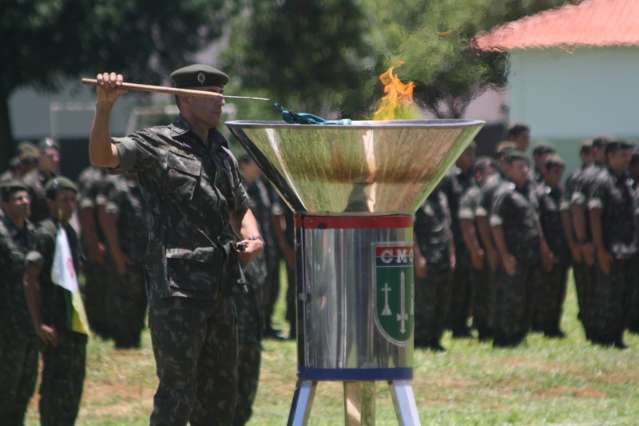 Cerim&ocirc;nia do Dia da Bandeira no CMO reacende patriotismo de estudantes 