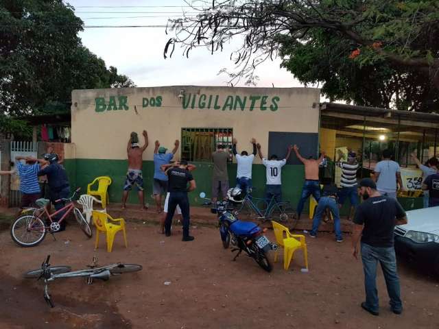 Opera&ccedil;&atilde;o mobiliza policiais de todas as delegacias em abordagens pela Capital 