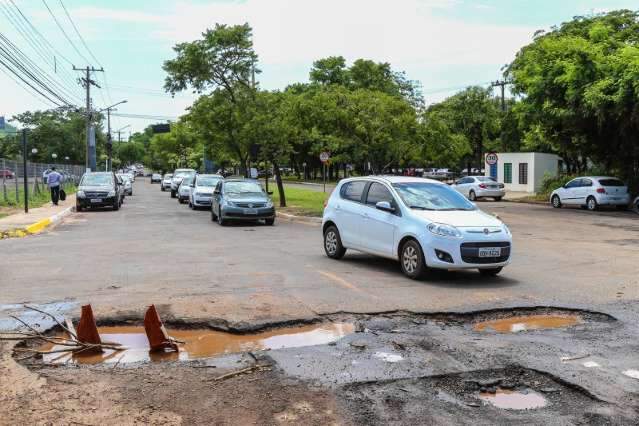 Governo tampa provisoriamente buraco enorme no Parque dos Poderes