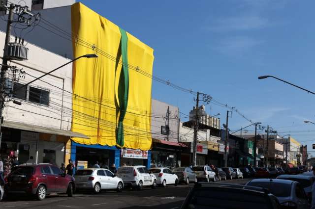 No Centro, produtos para &quot;arrai&aacute;&quot; tomam lugar dos itens verde-amarelos