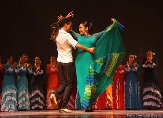 Ao todo, 22 bailarinos fazem parte do espetáculo de dança espanhola. 