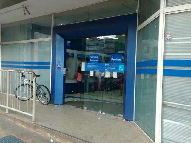 Gerentes estimam que 2,6 mil foram &agrave;s ag&ecirc;ncias da Caixa no Centro